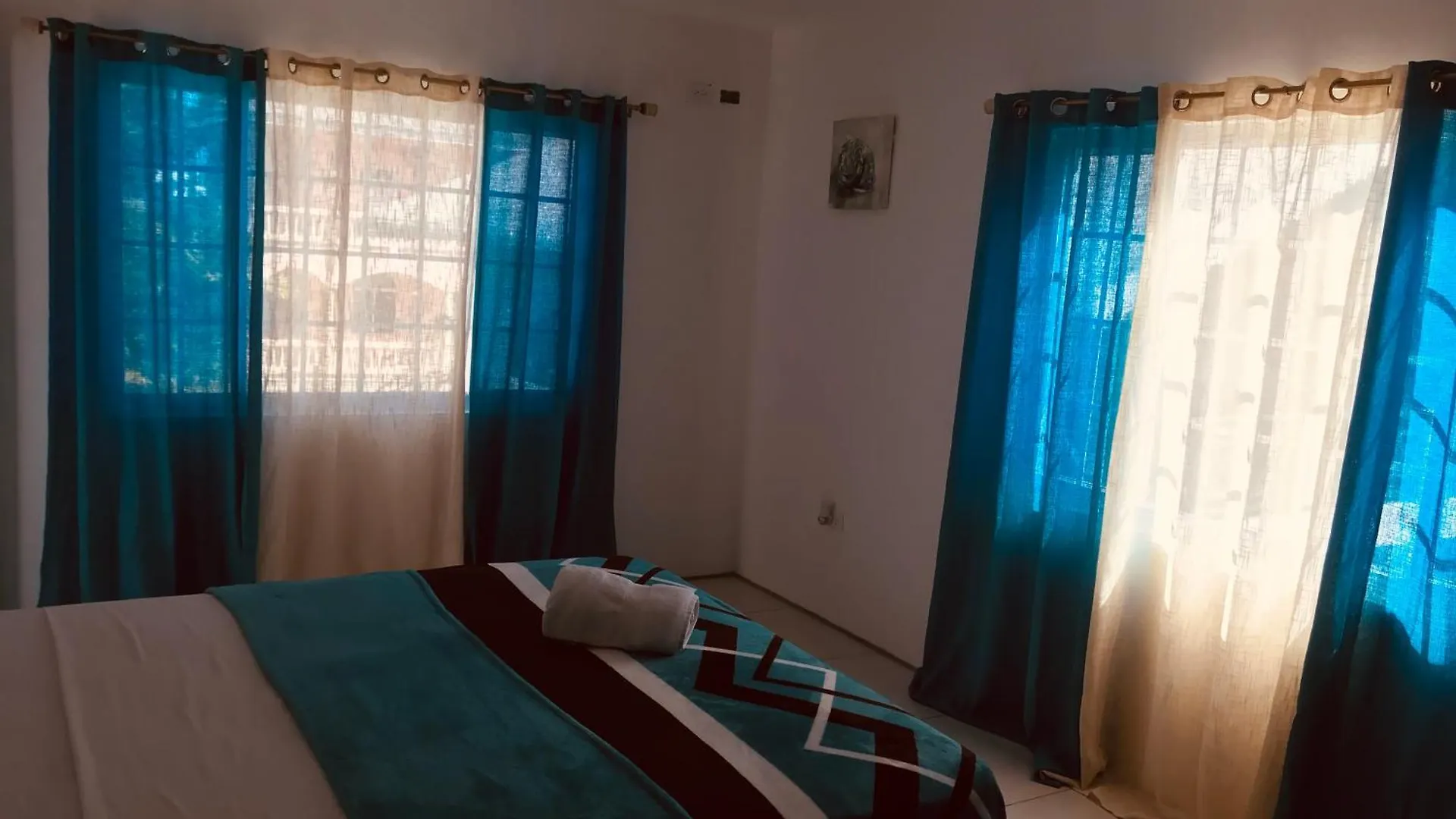 Hceas Villa Is 5 Min Fr. Airport & To The Beaches Bon Accord Village
